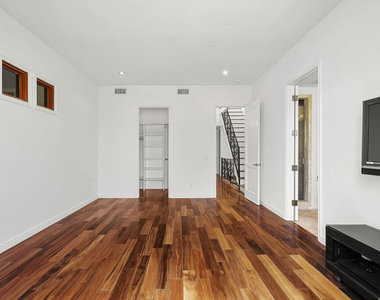 744 N Alfred Street - Photo Thumbnail 24