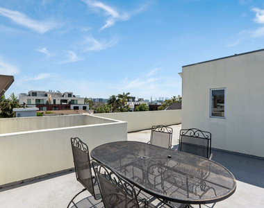 744 N Alfred Street - Photo Thumbnail 38
