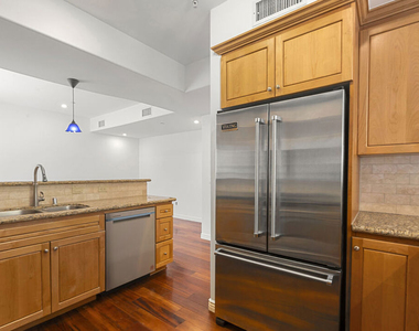 744 N Alfred Street - Photo Thumbnail 12
