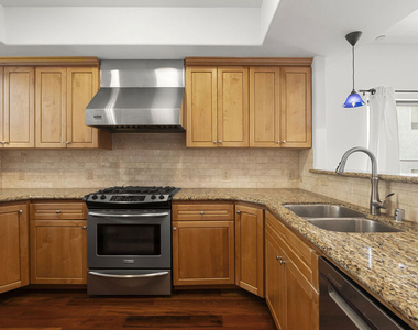 744 N Alfred Street - Photo Thumbnail 11