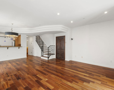 744 N Alfred Street - Photo Thumbnail 6