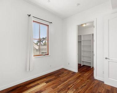 744 N Alfred Street - Photo Thumbnail 30