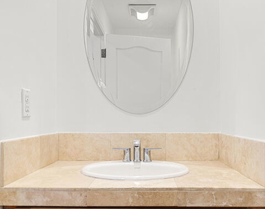 744 N Alfred Street - Photo Thumbnail 17