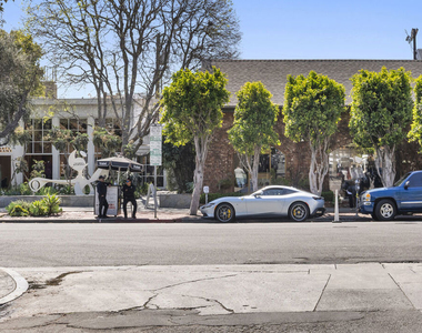 744 N Alfred Street - Photo Thumbnail 42