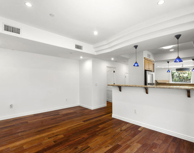 744 N Alfred Street - Photo Thumbnail 16
