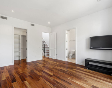 744 N Alfred Street - Photo Thumbnail 21