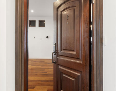 744 N Alfred Street - Photo Thumbnail 3