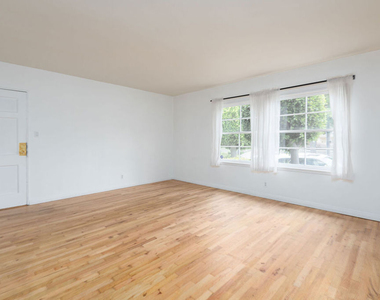 1133 26th Street - Photo Thumbnail 2