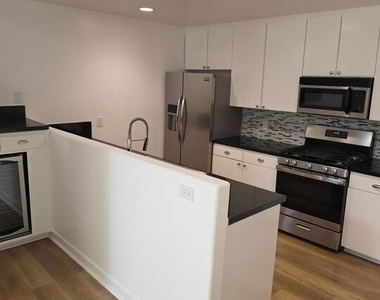 2050 S Bentley Avenue - Photo Thumbnail 2