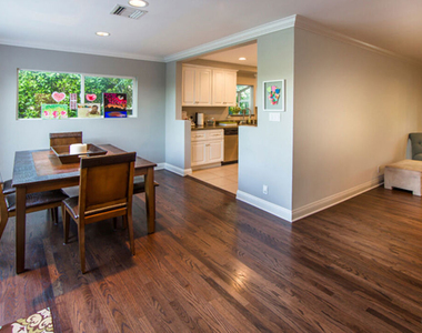 12419 Sarah Street - Photo Thumbnail 9