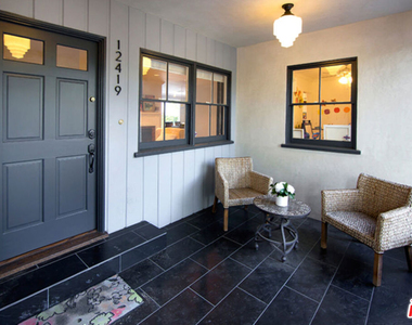 12419 Sarah Street - Photo Thumbnail 4