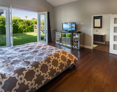 12419 Sarah Street - Photo Thumbnail 13