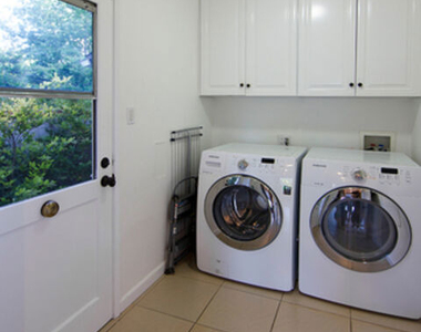 12419 Sarah Street - Photo Thumbnail 14