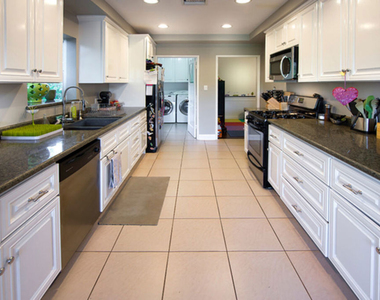 12419 Sarah Street - Photo Thumbnail 7