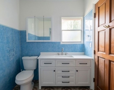 1536 N Mariposa Avenue - Photo Thumbnail 4