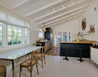 9052 Harland Avenue - Photo Thumbnail 4