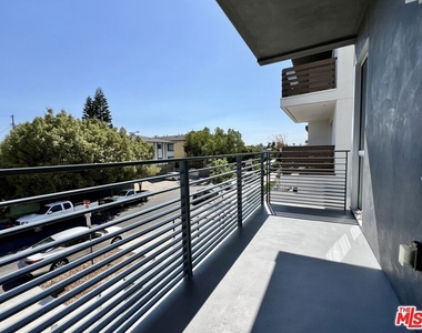 5801 Camerford Avenue - Photo Thumbnail 14