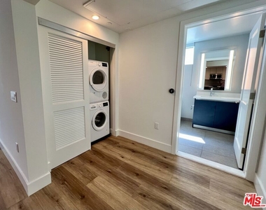 5801 Camerford Avenue - Photo Thumbnail 13