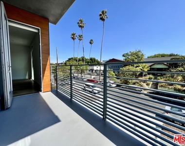 5801 Camerford Avenue - Photo Thumbnail 15