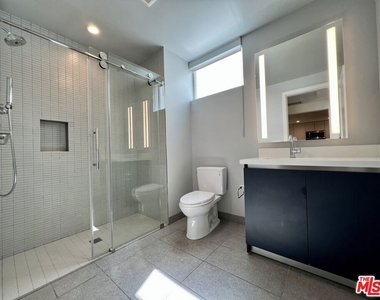 5801 Camerford Avenue - Photo Thumbnail 9