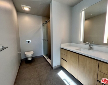5801 Camerford Avenue - Photo Thumbnail 7