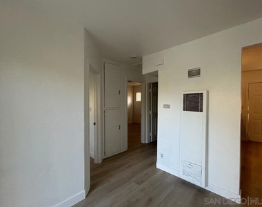 847 E Washington - Photo Thumbnail 3