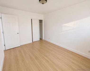 847 E Washington - Photo Thumbnail 7