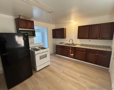 847 E Washington - Photo Thumbnail 2