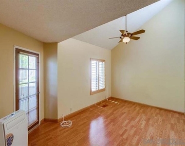 8462 Via Sonoma - Photo Thumbnail 11