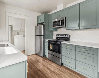 915 Civic Center Dr - Photo Thumbnail 7