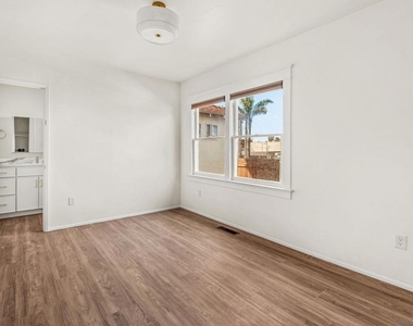 915 Civic Center Dr - Photo Thumbnail 11