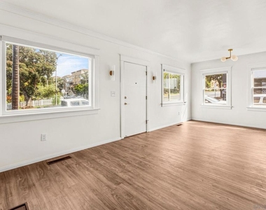 915 Civic Center Dr - Photo Thumbnail 3