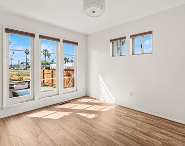 915 Civic Center Dr - Photo Thumbnail 15