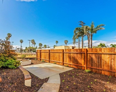 915 Civic Center Dr - Photo Thumbnail 23