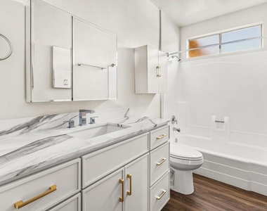 915 Civic Center Dr - Photo Thumbnail 13