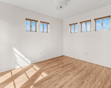 915 Civic Center Dr - Photo Thumbnail 18