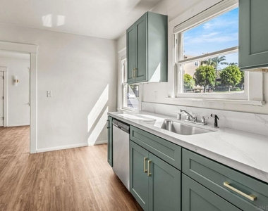 915 Civic Center Dr - Photo Thumbnail 9