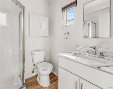 915 Civic Center Dr - Photo Thumbnail 17