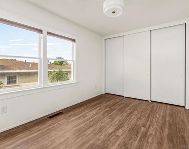 915 Civic Center Dr - Photo Thumbnail 12