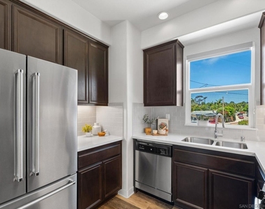 707 Magnolia Ave - Photo Thumbnail 10