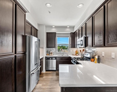 707 Magnolia Ave - Photo Thumbnail 2