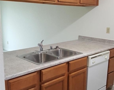 417 N Citrus Ave. - Photo Thumbnail 3