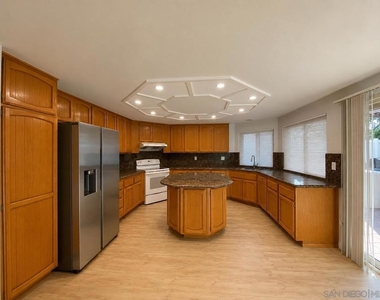 12592 Heatherfield Ln - Photo Thumbnail 16