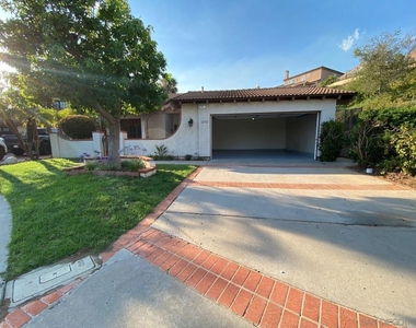 12592 Heatherfield Ln - Photo Thumbnail 3