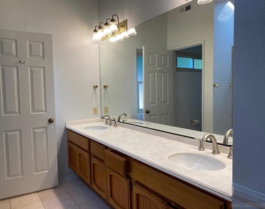 12592 Heatherfield Ln - Photo Thumbnail 30
