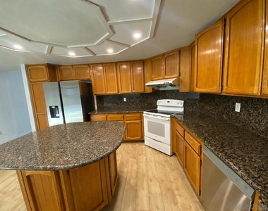 12592 Heatherfield Ln - Photo Thumbnail 14