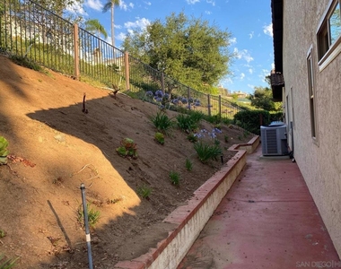 12592 Heatherfield Ln - Photo Thumbnail 8