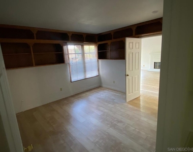 12592 Heatherfield Ln - Photo Thumbnail 18