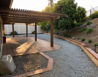12592 Heatherfield Ln - Photo Thumbnail 9