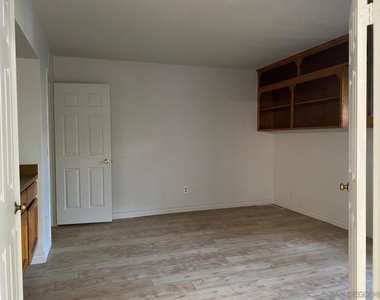 12592 Heatherfield Ln - Photo Thumbnail 17